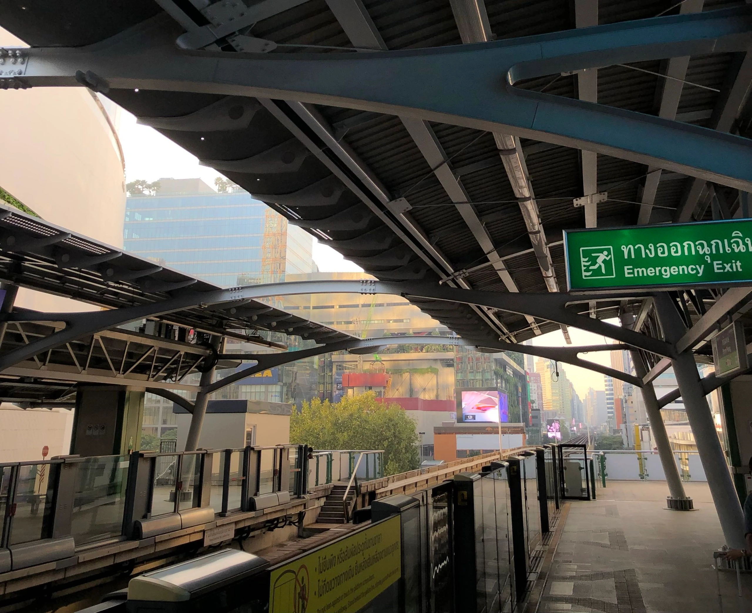 BTS Phrom Phong Area Guide: Location, Things to Do & Vibe